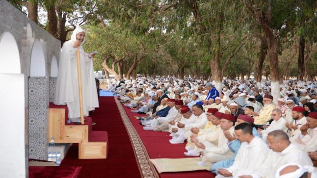 عبد المومن طالب يترأس صلاة عيد الأضحى في اليوسفية: روحانية متألقة في مشهد يوحد القلوب.
