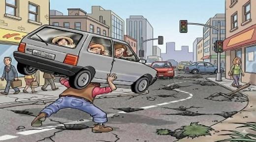 شوارع وأزقة أسفي مابين الحفرة والحفرة حفرة