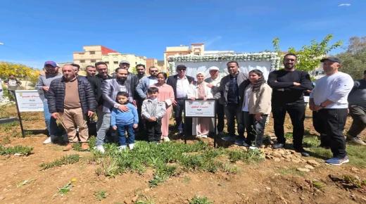 الحسيمة.. الثانوية الإعدادية الحسن الثاني بترجيست تحتفي بتلميذتها المتفوقة “حليمة أبطوي” بمعدل 19.61 بغرس شجرة تخليداً للتميز