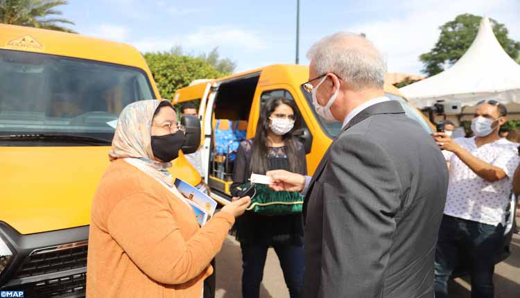تسليم 11 حافلة نقل مدرسي لفائدة جمعيات وجماعات ترابية