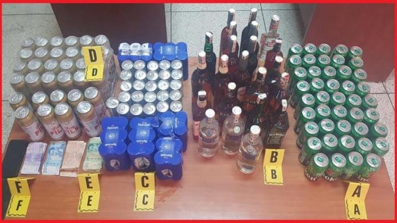 أمن مراكش يوقف شخصان من افريقيا جنوب الصحراء متورطان في ترويج المشروبات الكحولية.