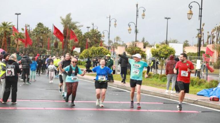 العداؤون المغاربة يسيطرون على المراكز الأولى في الدورة الـ36 لماراطون مراكش الدولي