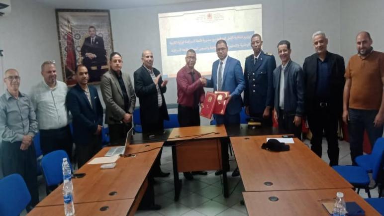 قلعة السراغنة توقيع اتفاقية إطار للشراكة والتعاون بين المديرية الإقليمية للتربية الوطنية والتعليم الأولي والرياضة والسجن المحلي بقلعة السراغنة.