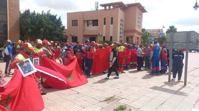 قلعة السراغنة تحت وطأة الإهمال: إضراب عمال النظافة يكشف أزمة حقوقية وبيئية.