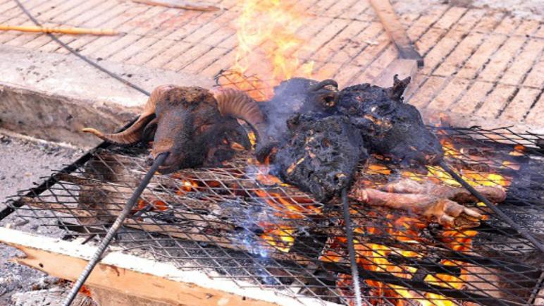” تشواط الريوس ” ملاذ الشباب بالأحياء الشعبية لتوفير مصروف يوم عيد الأضحى