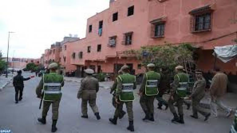 تجاوزات خطيرة والسلطات المحلية بسوق الاربعاء الغرب في خبر كان.